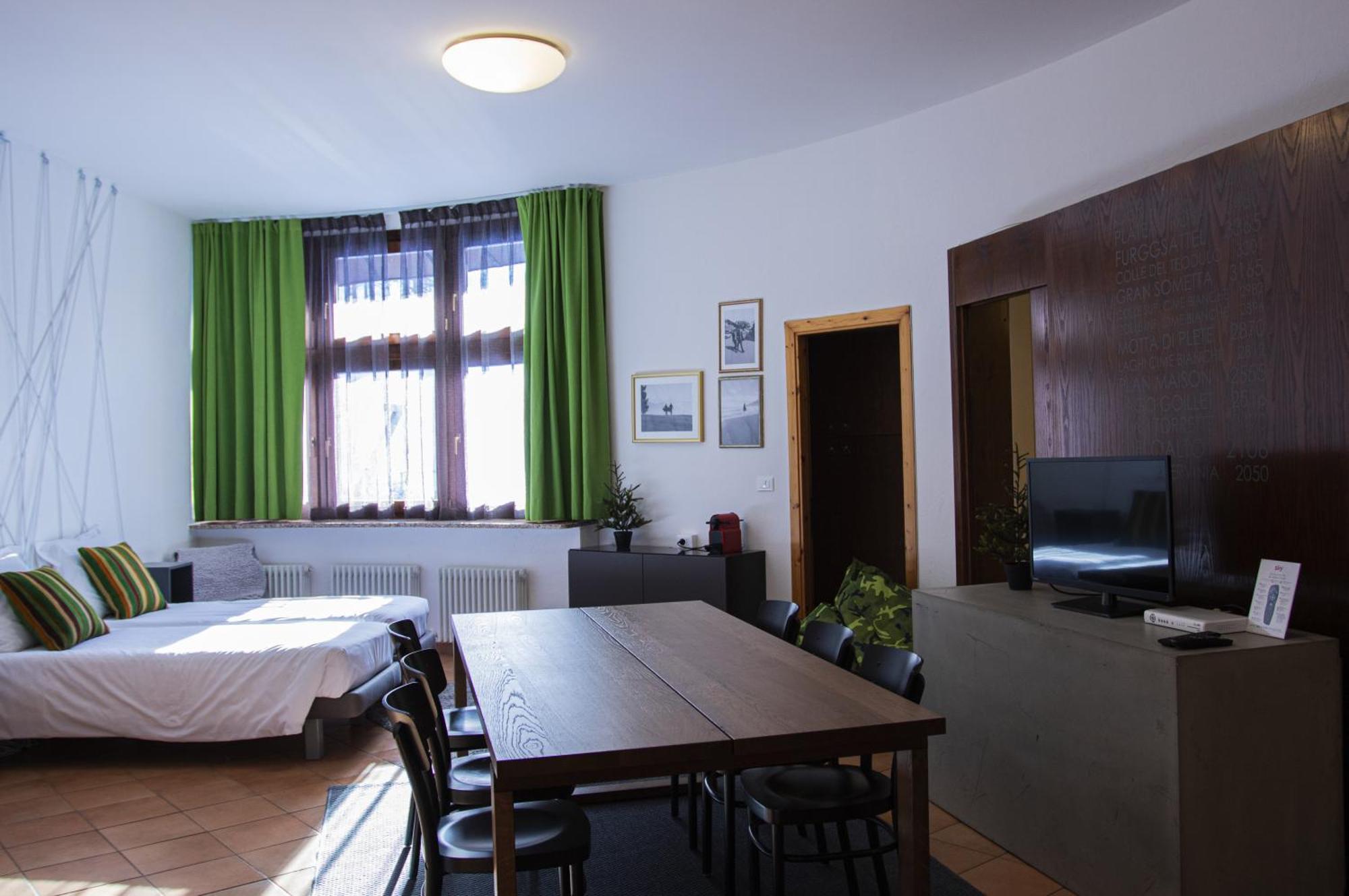 Base Camp Alpine Apartments Breuil-Cervinia Phòng bức ảnh