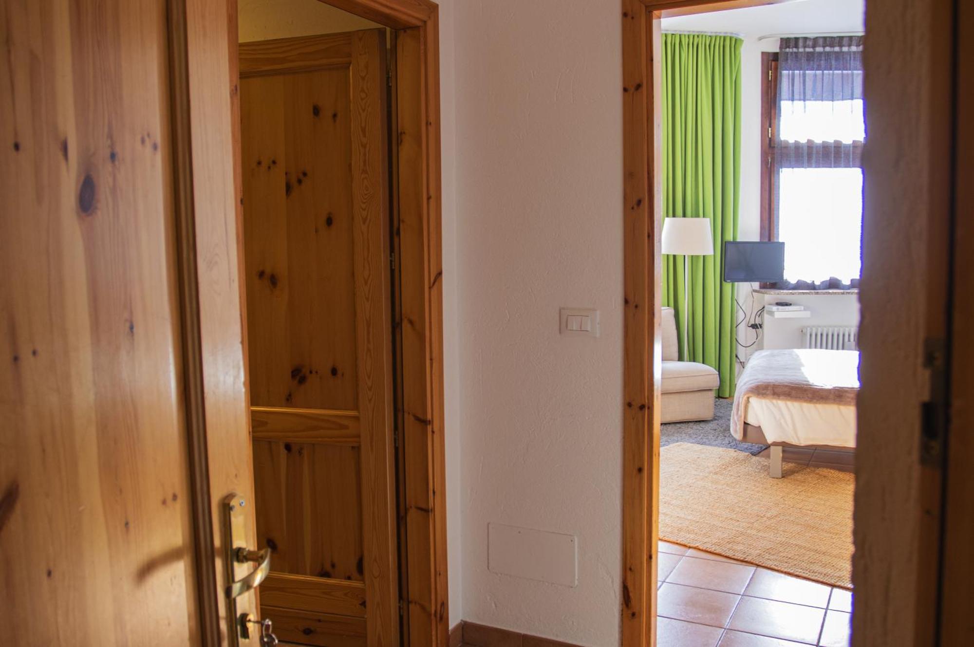 Base Camp Alpine Apartments Breuil-Cervinia Phòng bức ảnh